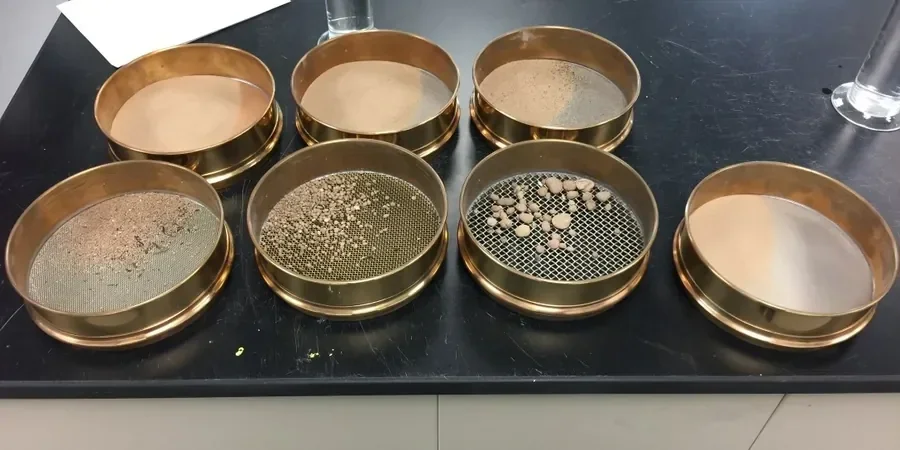 Illustrative image of Grain size analysis (sieve + hydrometer) in Charlotte